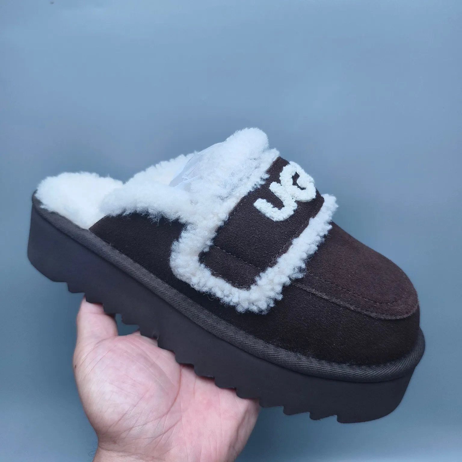 💰480 UGG sheepskin all-in-one snow boots 1208 Thick-soled curly fur casual fur flip flops with large logo Color: maroon sand antelope brown black chocolate Code number: 35-40 yards